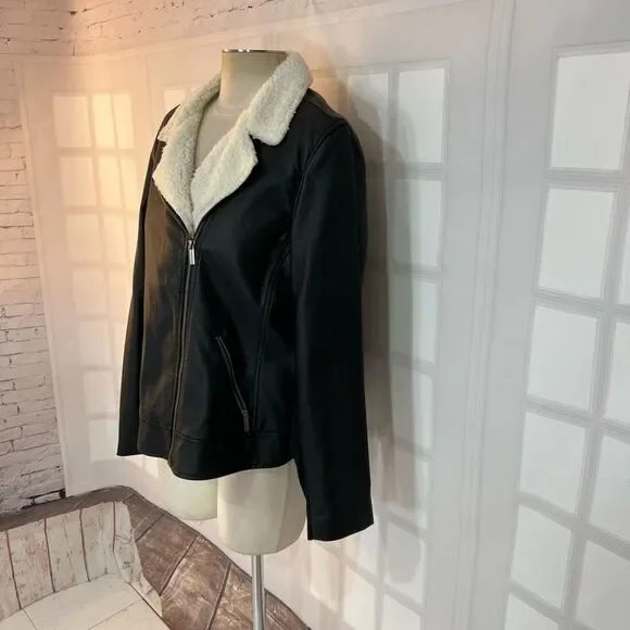 Torrid Faux Leather Sherpa Line Moto Jacket size 1x - Picture 6 of 14